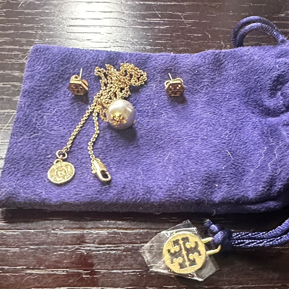 Gold and Pearl Jewelry Set with Logo